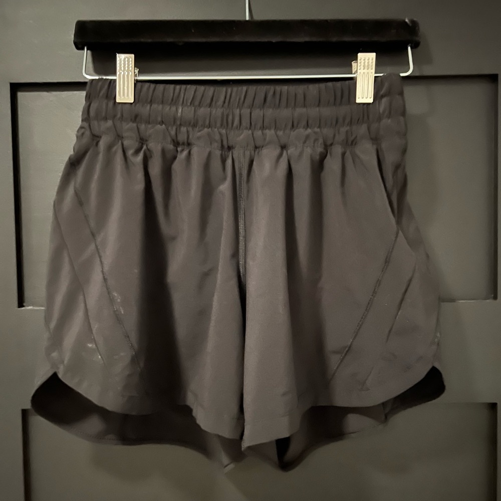 Lulu lemon track that shorts 5 inch black size 8